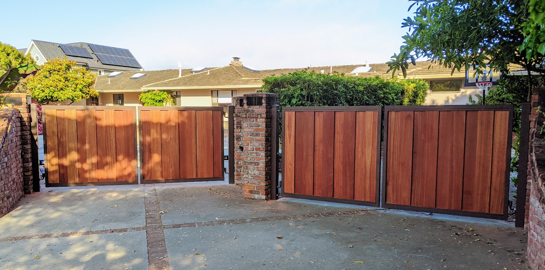 Aluminum driveway gates