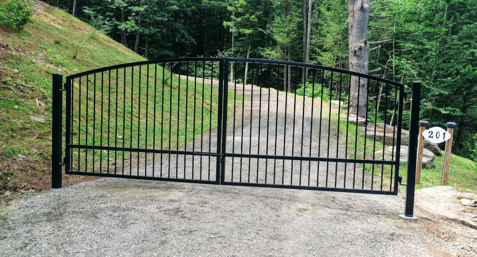 swing driveway gate