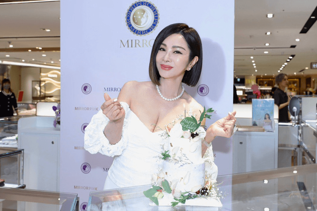 Mirror皇宣緣SOGO店盛大開幕 陳美鳳挑戰一日店長許生日願望