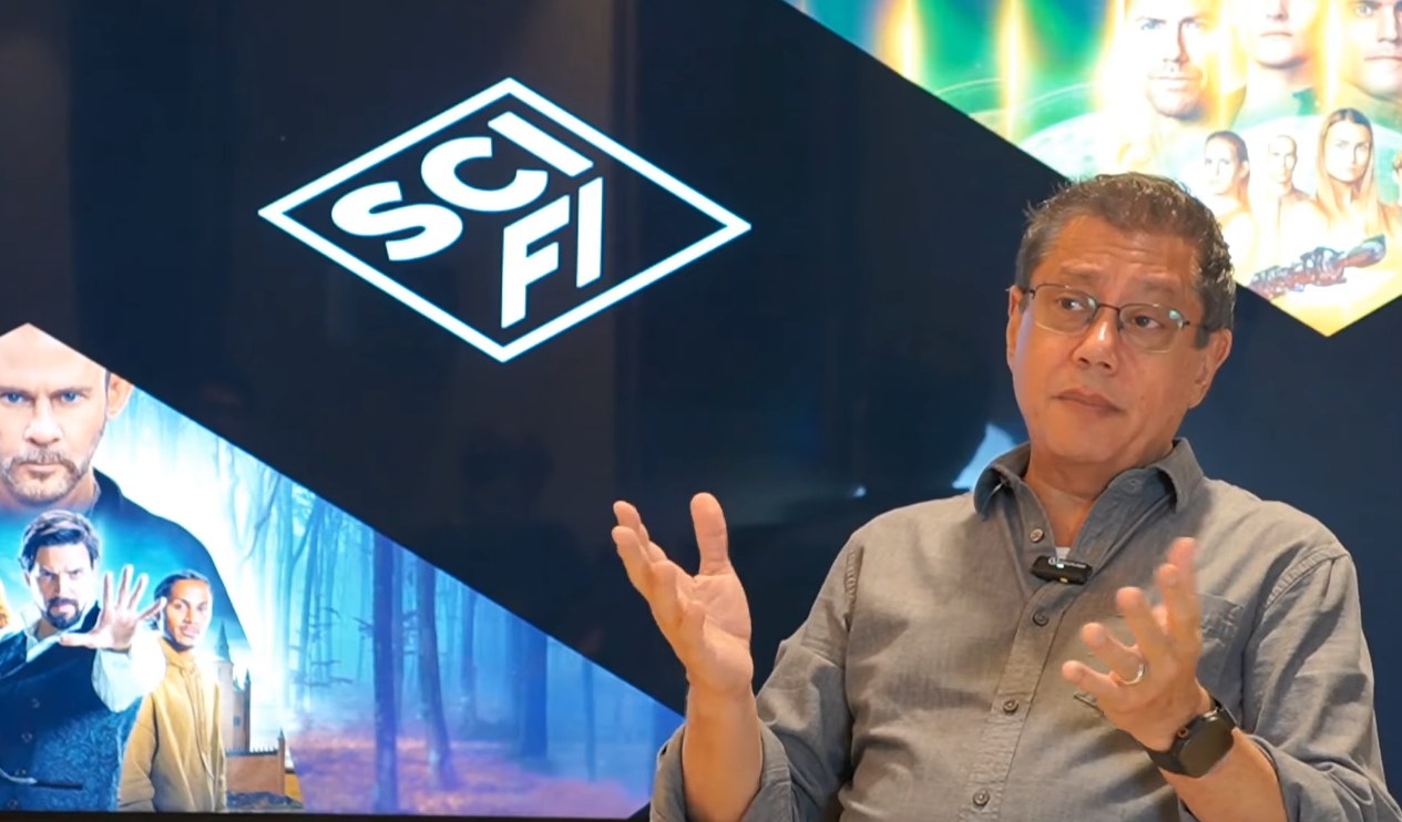 Dean Devlin appelle les fans de Stargate à « ne pas mordre la main qui les nourrit »