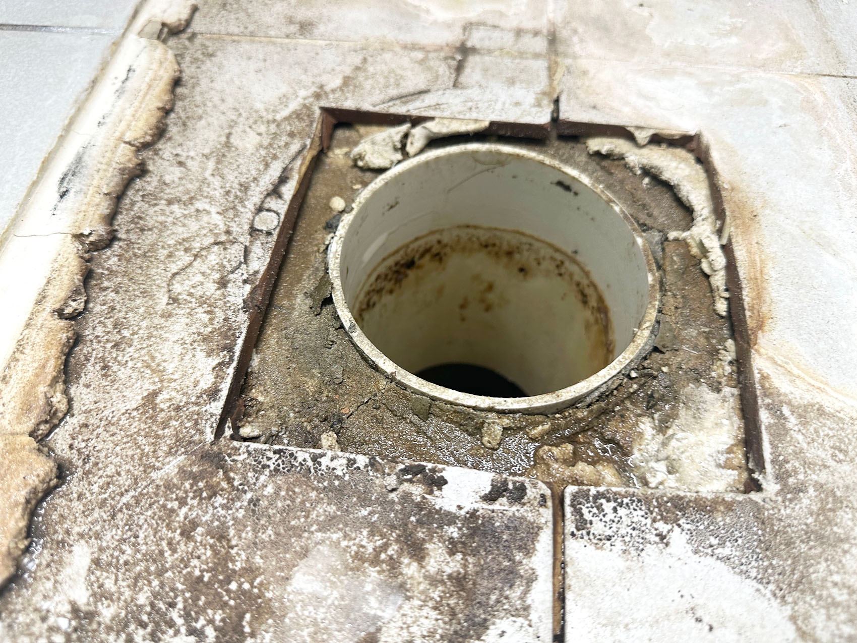 세종 양변기 배관 주변 물기 확인