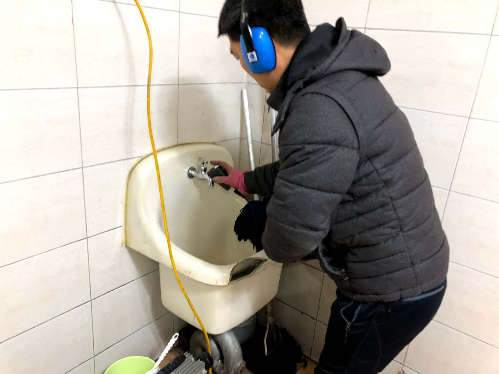 대전 유성구 누수장비로 청음탐지중입니다.