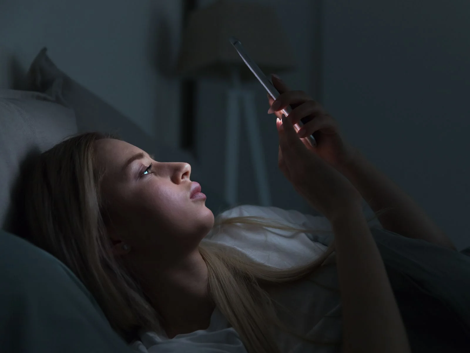 電子設備的使用在睡前可能對睡眠產生負面影響