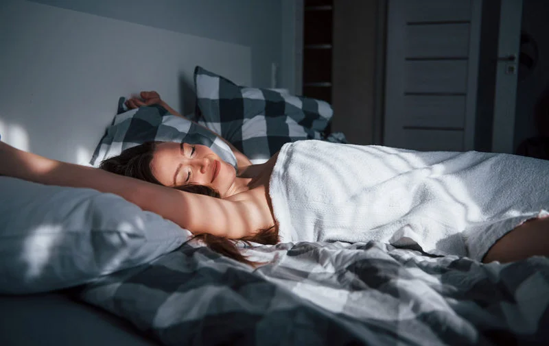 睡眠時間大揭秘！計算你的理想睡眠時間與就寢時間-就寢時間基於：你的起床時間完成5到6個 90分鐘的睡眠週期