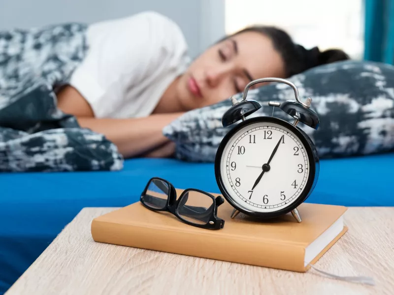 幫助睡眠-儘量在一致的時間睡覺和起床-星空睡眠冥想