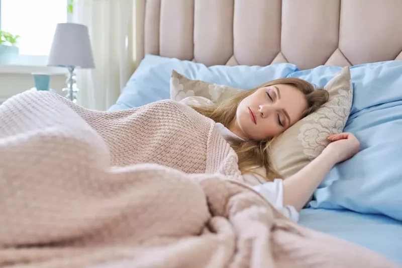 REM睡眠懶人包-在快速動眼睡眠期間，大腦活動加快，接近於你清醒時的水準