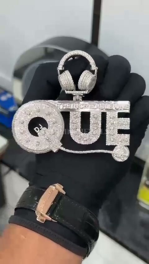 Big Size Cuban Pendant – “QUE” DJ Headphone Design