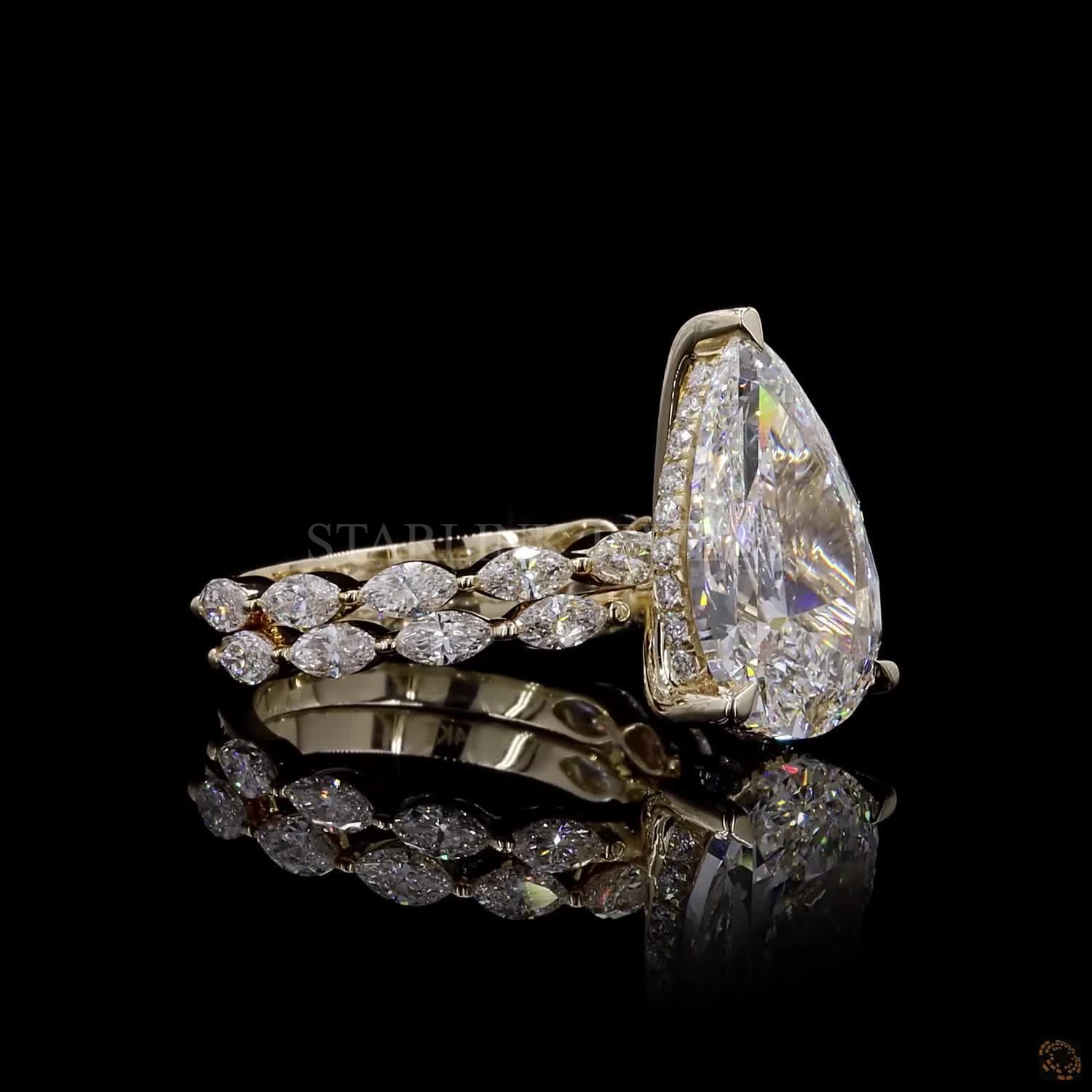 Pear Diamond Bridal Set (2 Rings Engagement + Band) – view 4