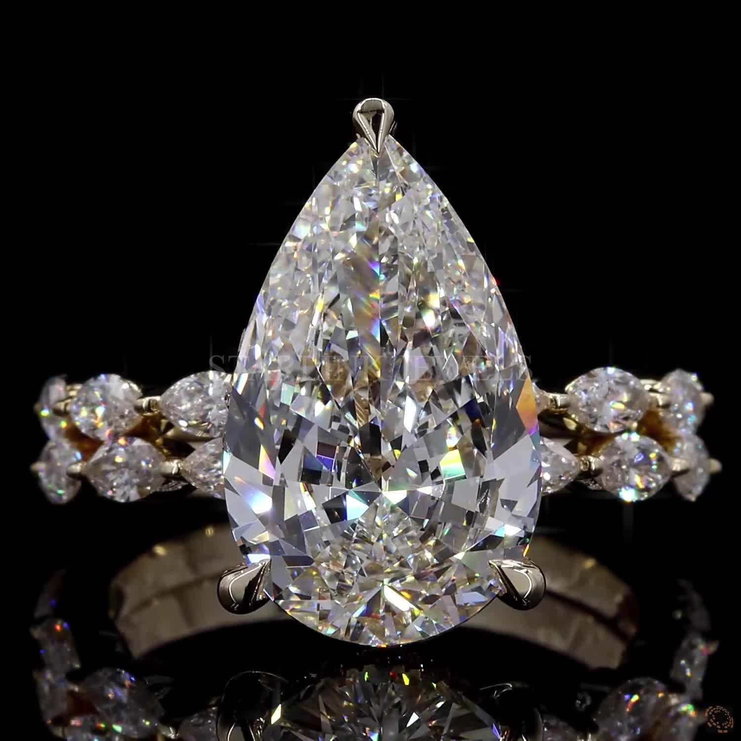 Pear Diamond Bridal Set (2 Rings Engagement + Band) – view 3