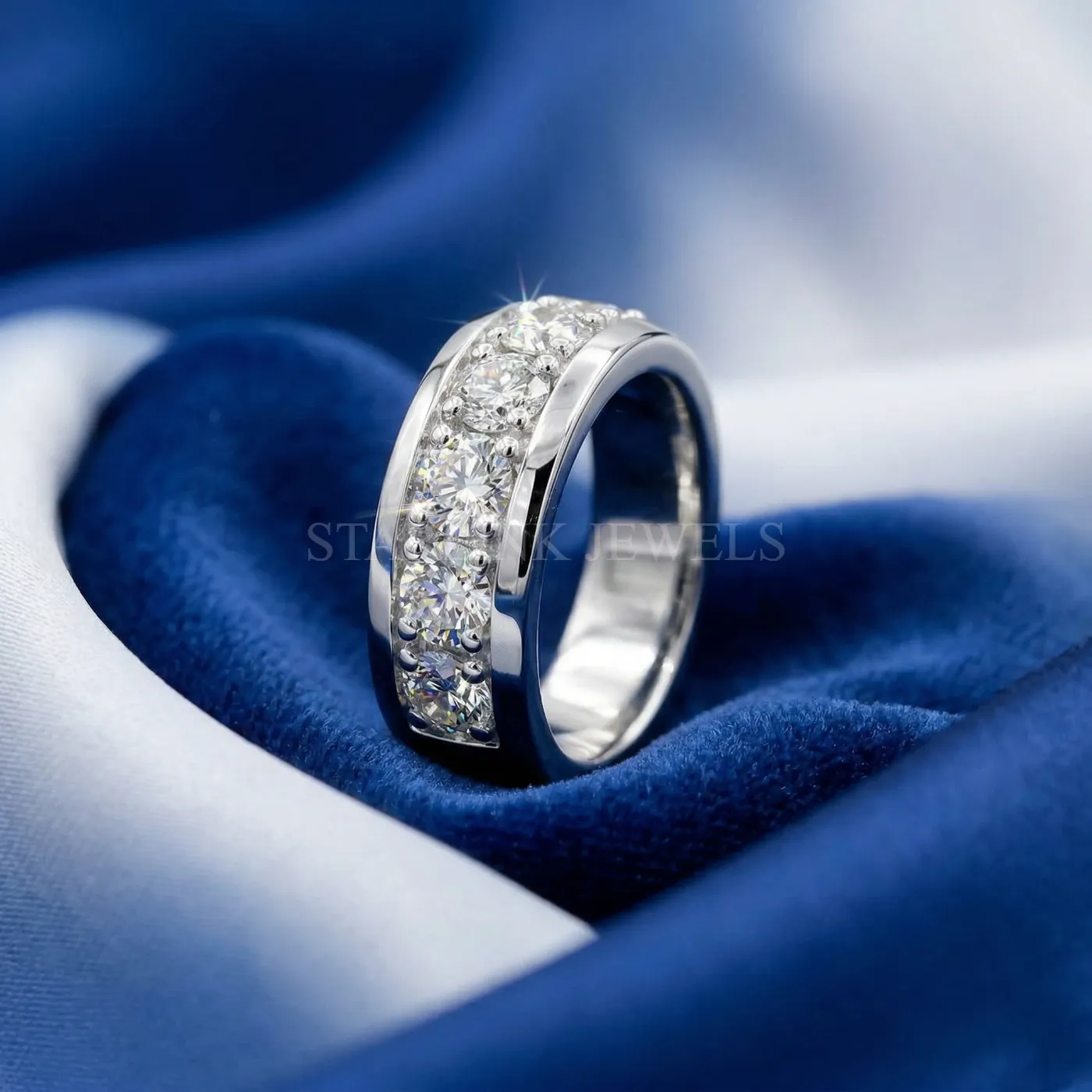 Round Diamond Band 