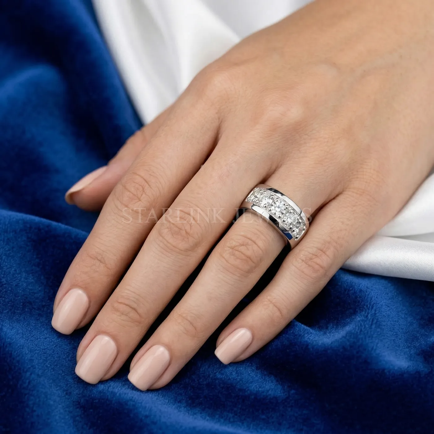Round Diamond Band – view 2