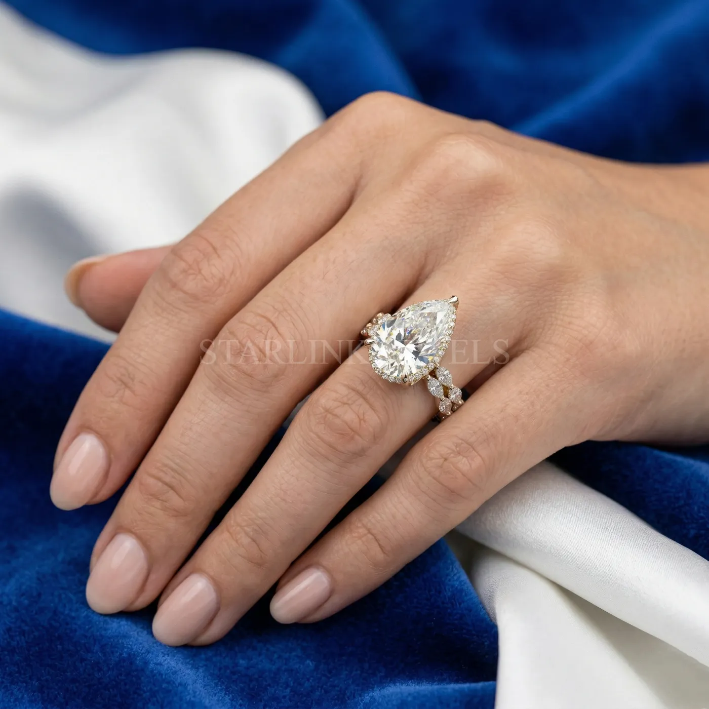 Pear Diamond Bridal Set (2 Rings Engagement + Band) – view 2