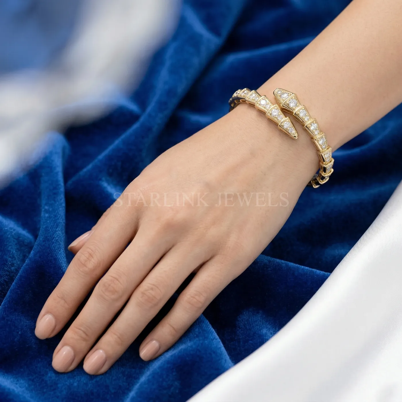 Serpenti-Style Diamond Bracelet in Yellow Gold – view 2