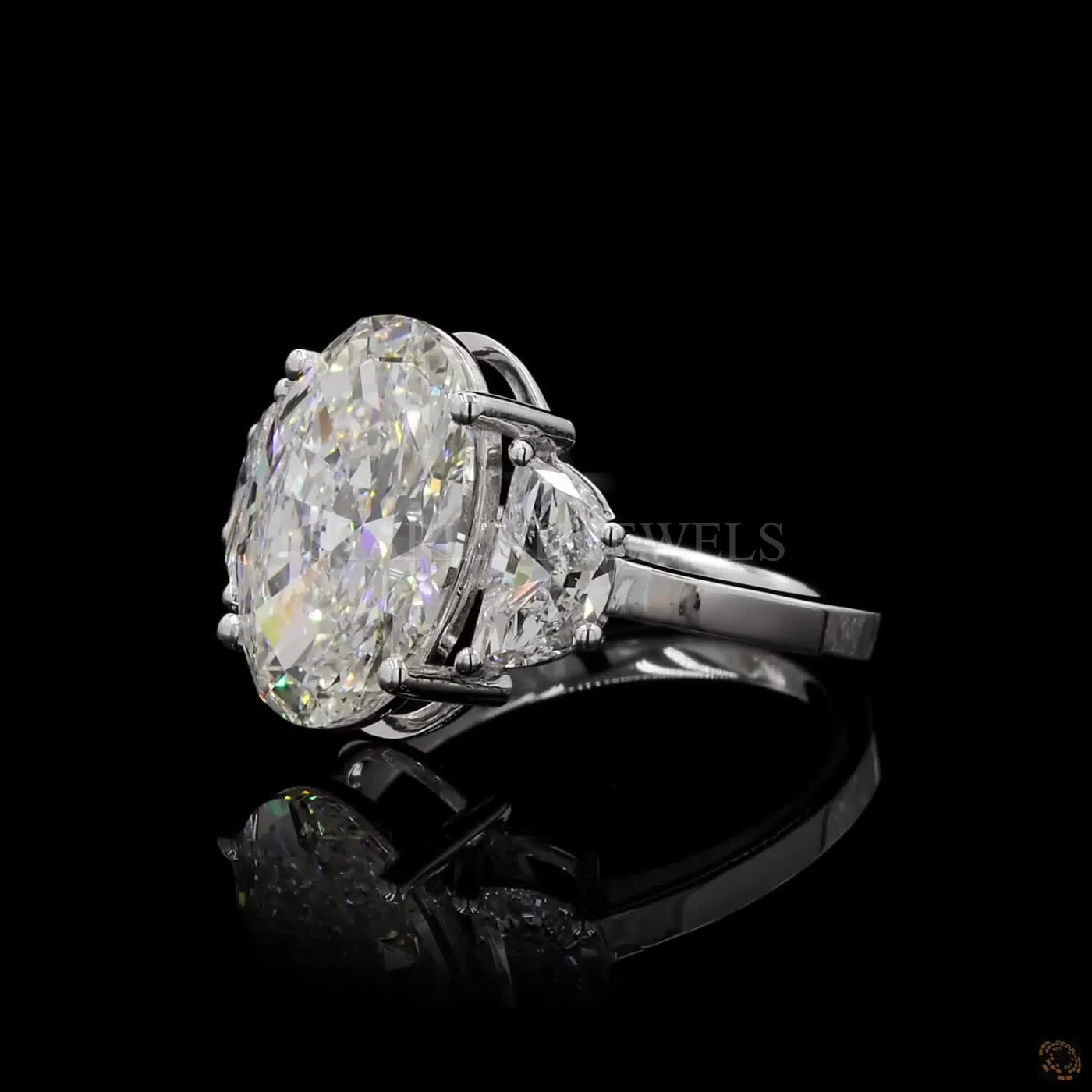Oval Cut Diamond Ring – view 4