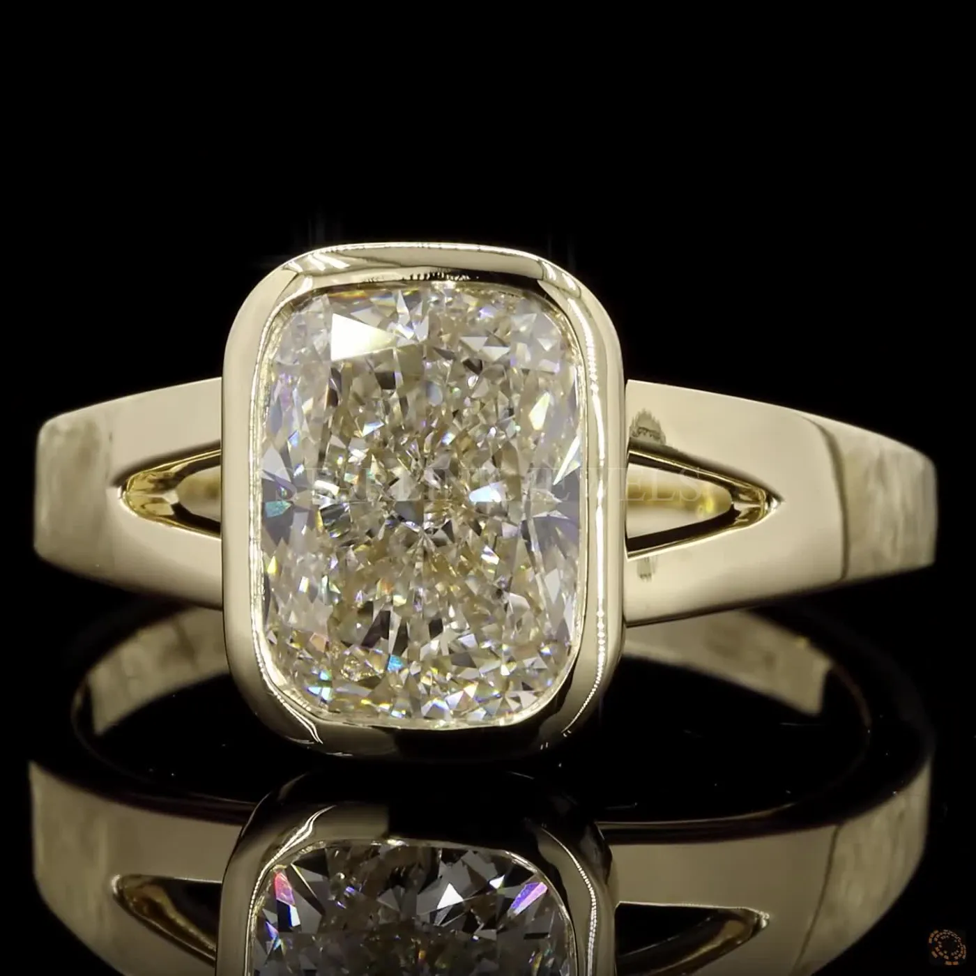 Cushion Cut Diamond Bezel Ring – view 3