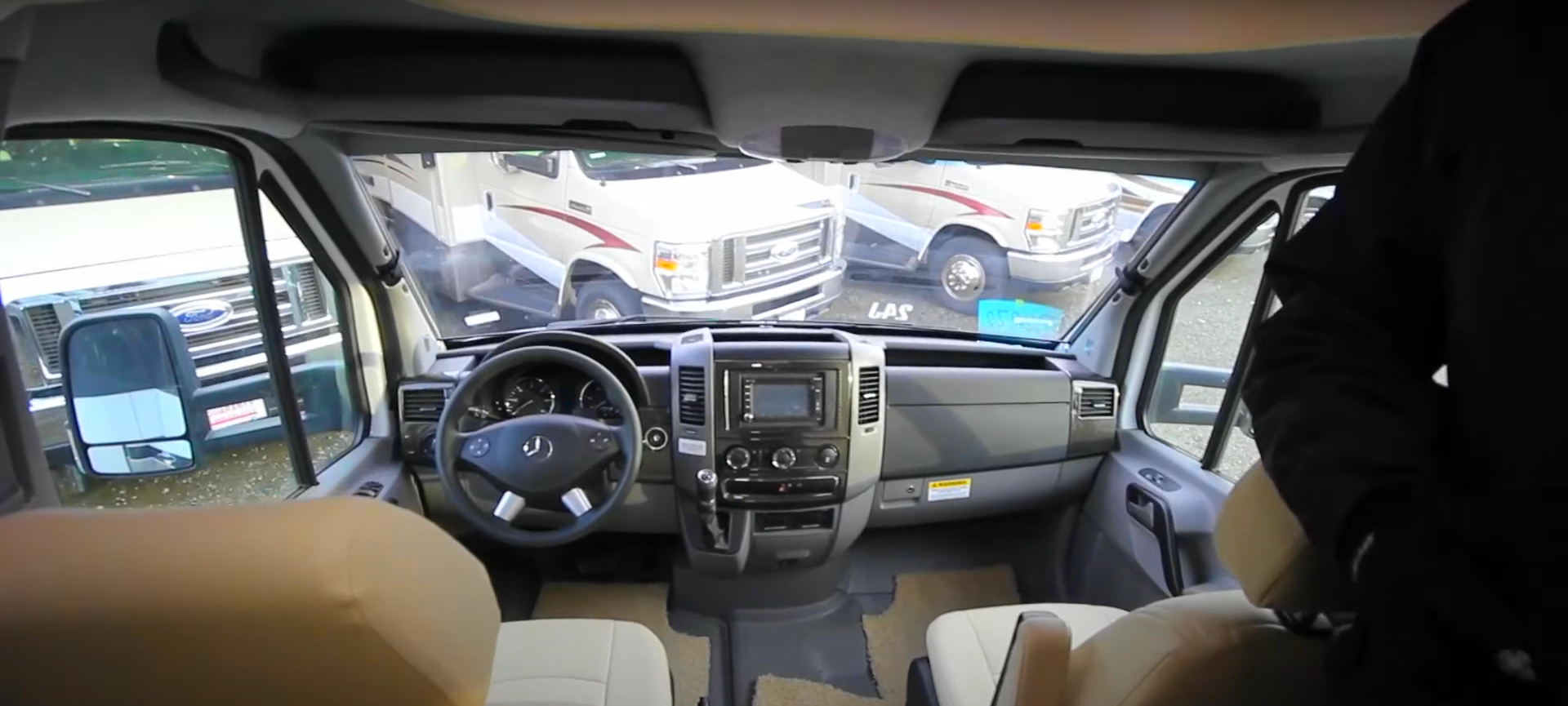 2015 Mercedes Itasca Navion 24G Interior