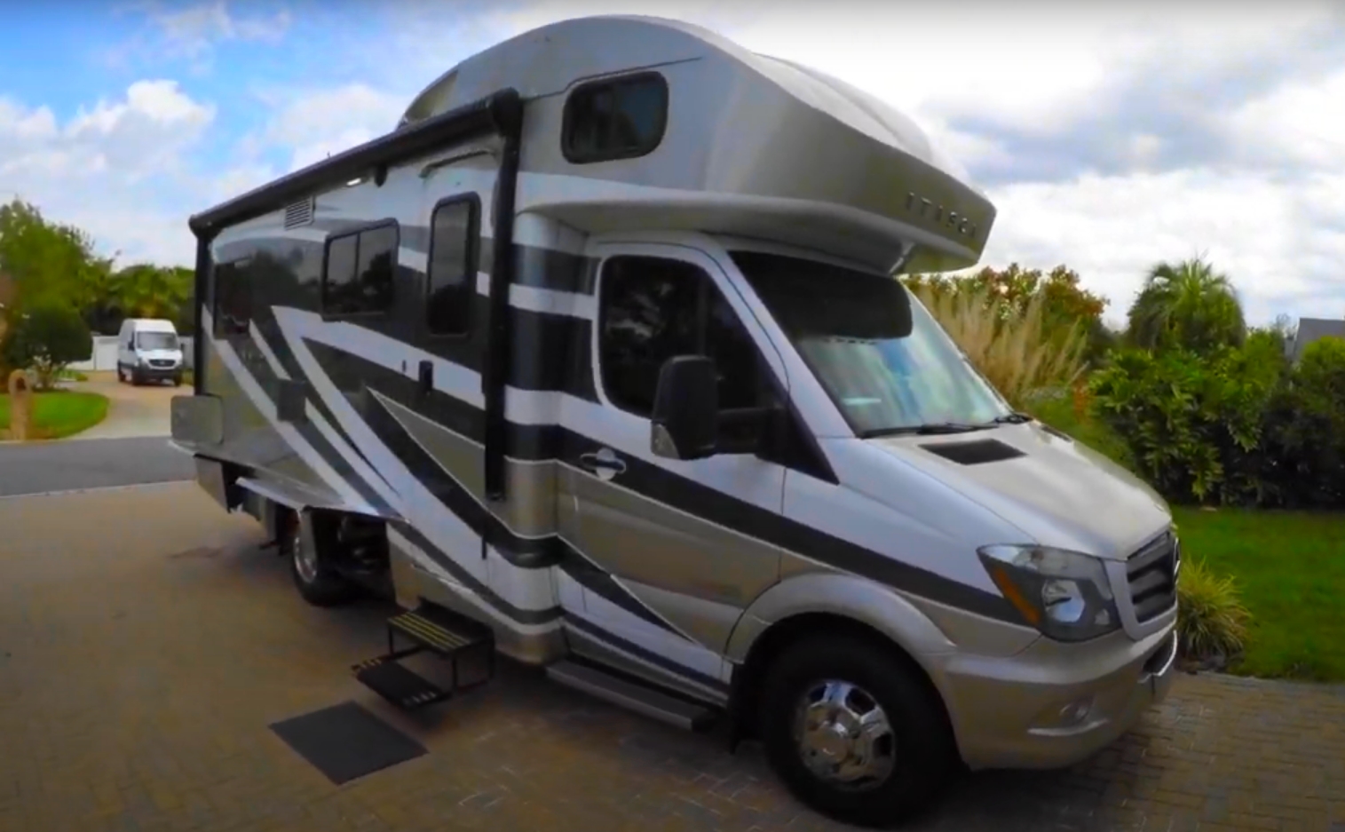 A Look Into The 2015 Mercedes Itasca Navion 24G