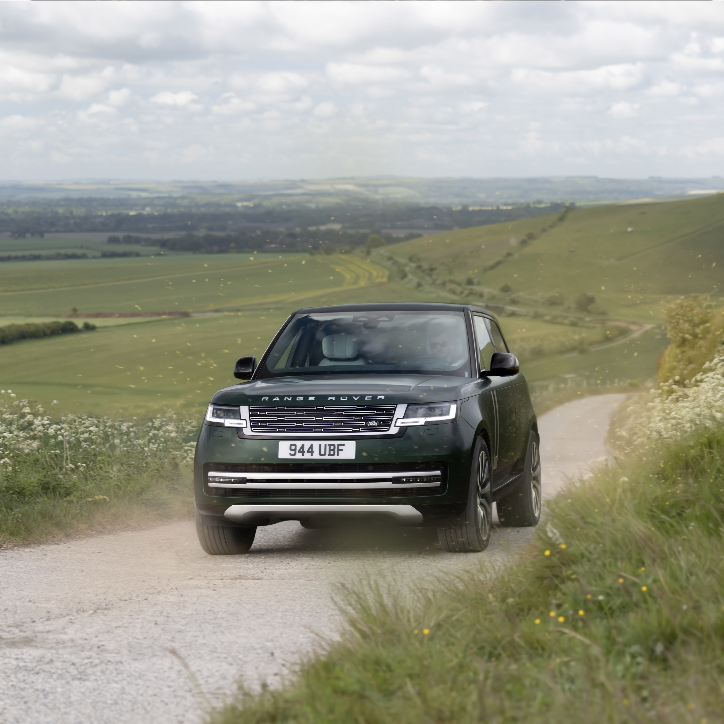 Range Rover unveils its first fully electric car