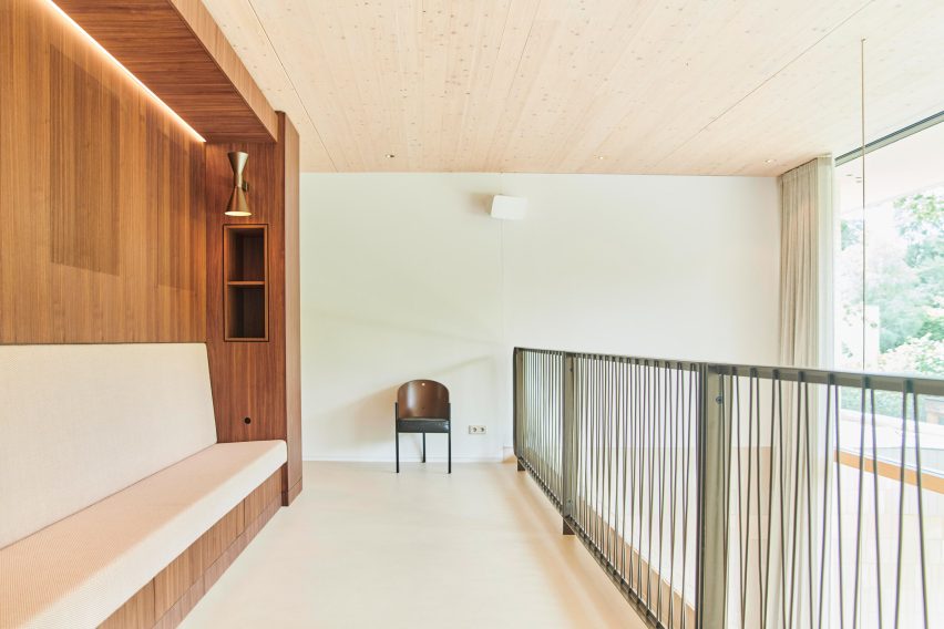 Villa Bilt upper floor by Jeroen Spee Architecten