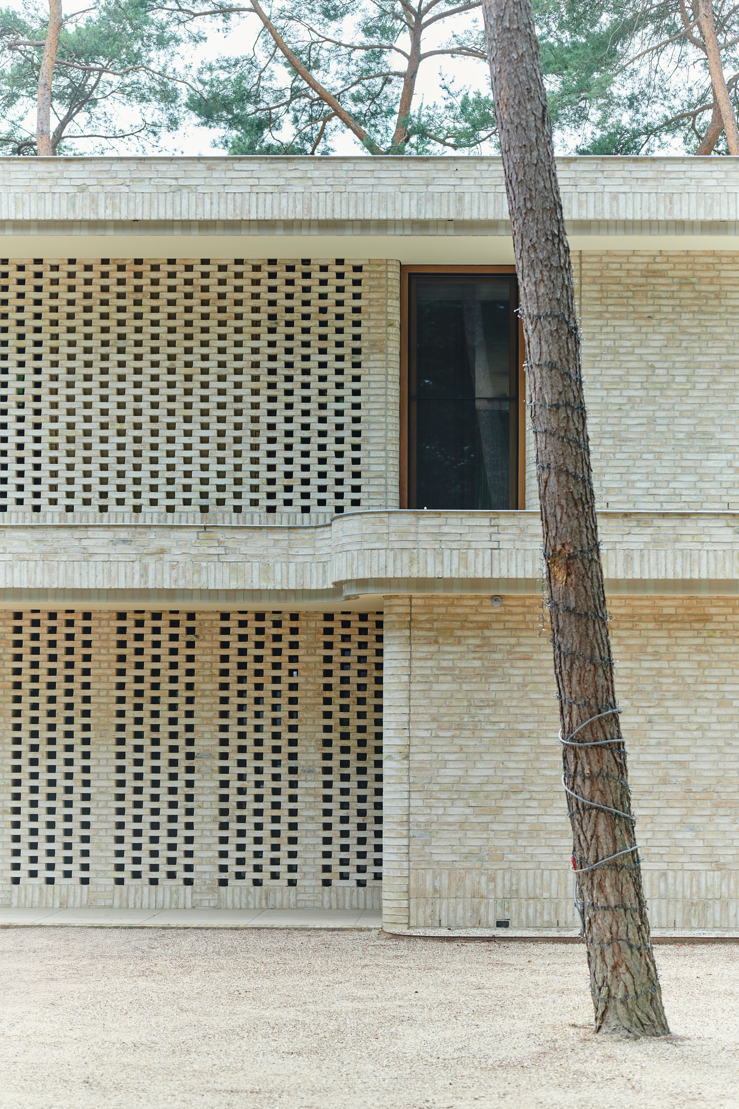 Exterior view of brick home by Jeroen Spee Architecten