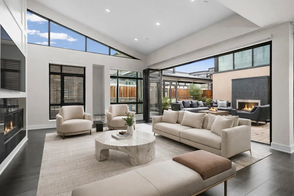 Living Room w outdoor space