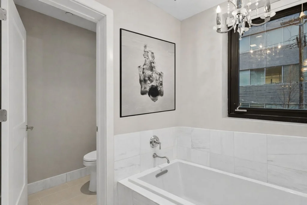 Primary spa bath art bw