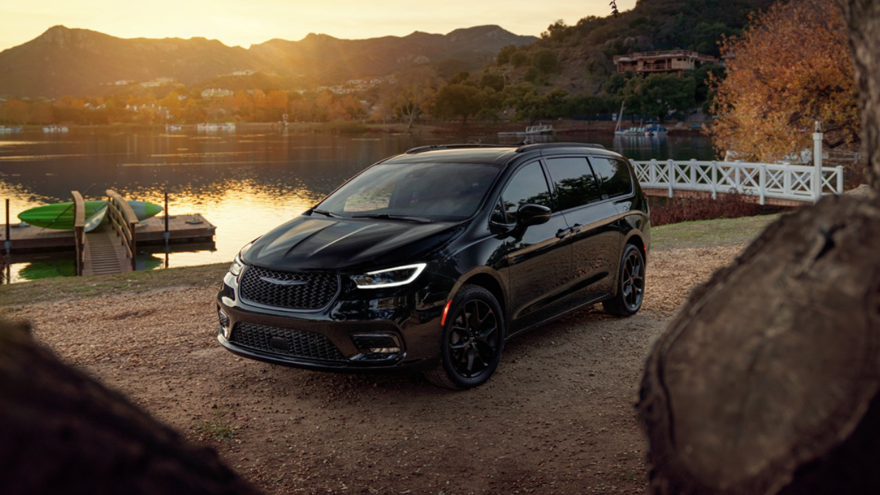 vue latérale avant d'une Chrysler Pacifica 2025