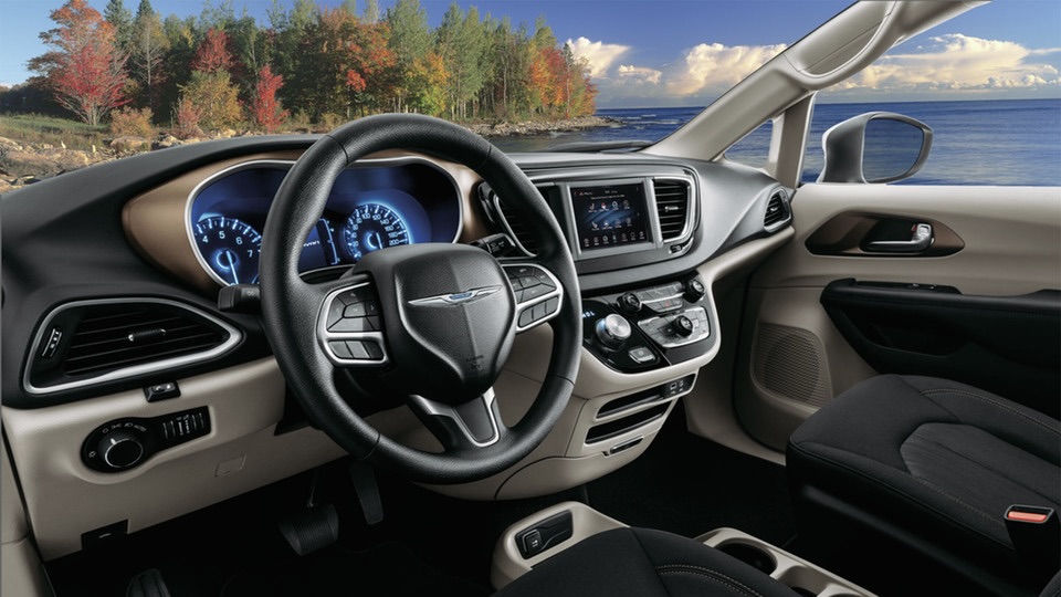 Grande vue sur le design du tableau de bord du Chrysler Grand Caravan 2024.