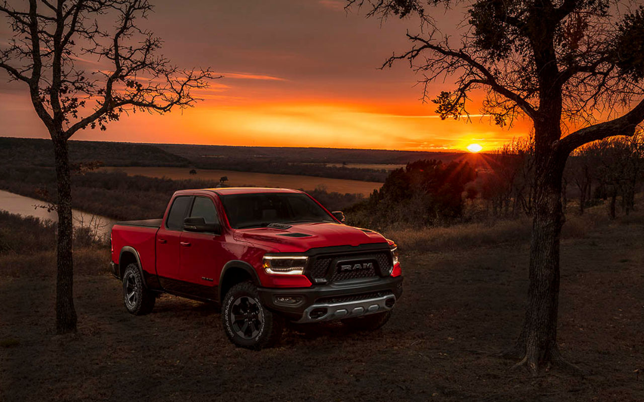 Le Ram 1500 au couché du soleil.