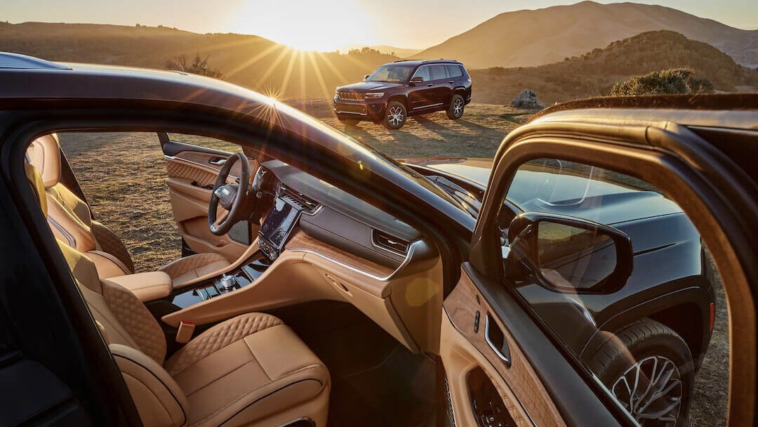 Grande vue sur le design intérieur du Jeep Grand Cherokee L 2021.