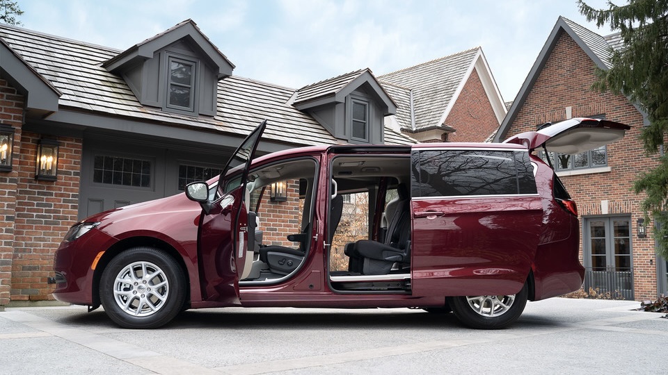 Démonstration de la place que possède le Chrysler Grand Caravan 2024.