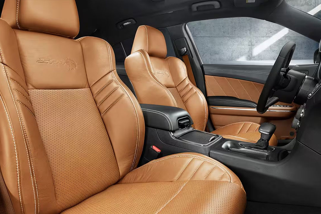 Vue de l'intérieur du Dodge Charger 2023 et de son espace spacieux