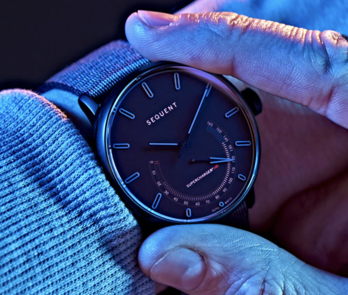 Titanium Elektron - The Smart Self-Charging Watch