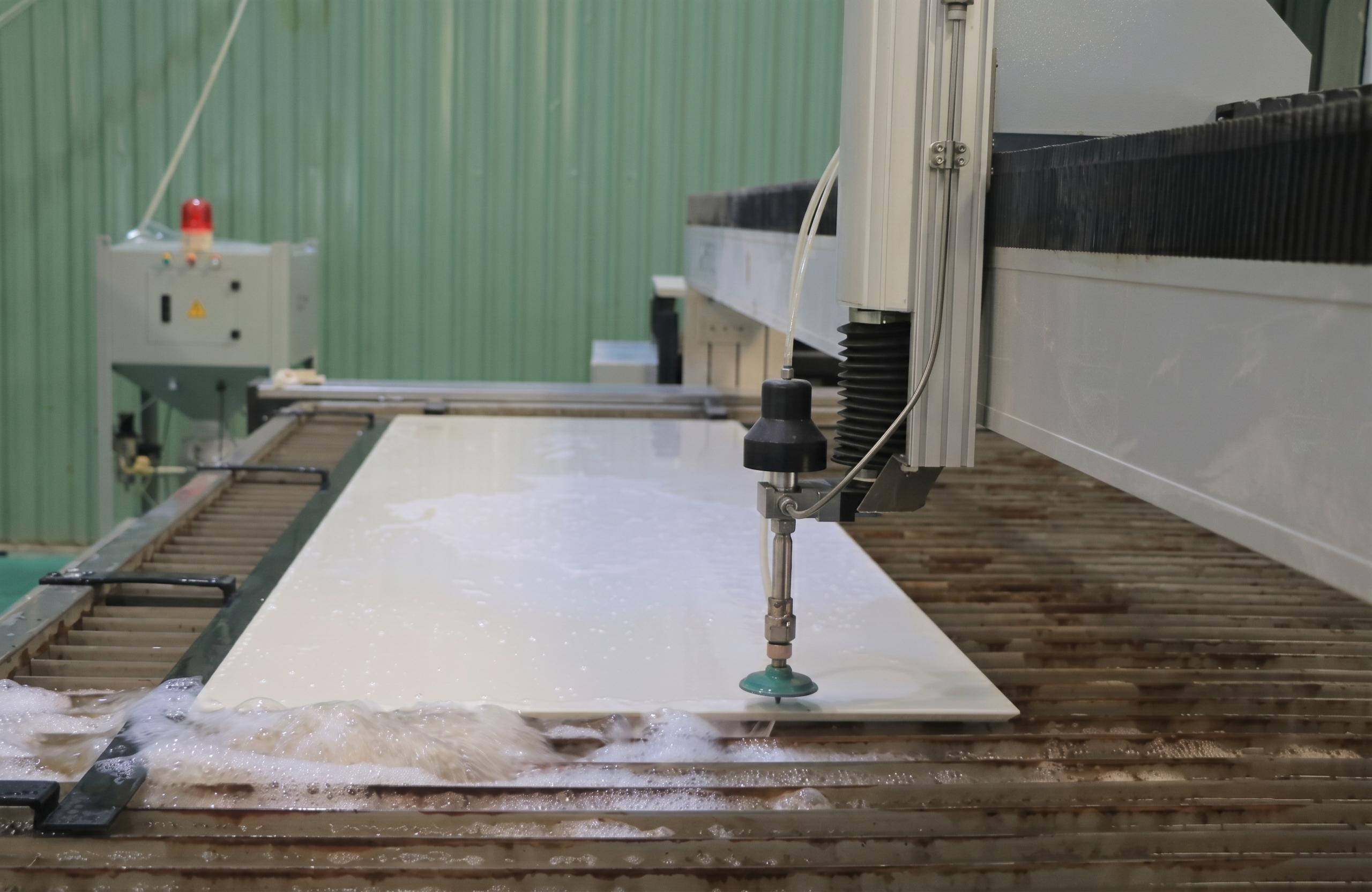 Hydraulic cutting process