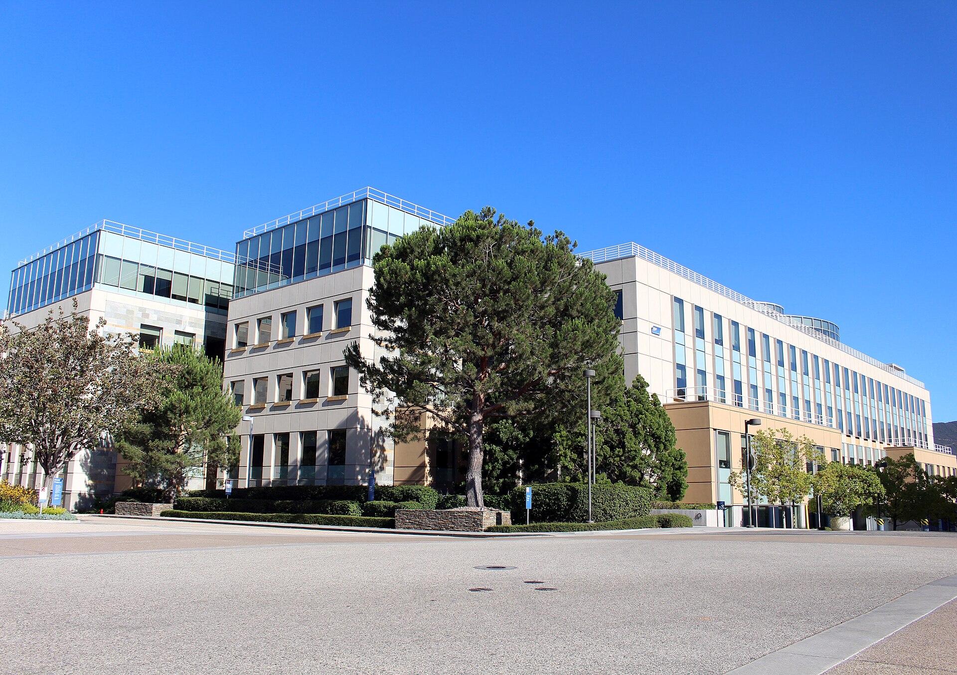 Office building on Amgen’s headquarters campus in Thousand Oaks