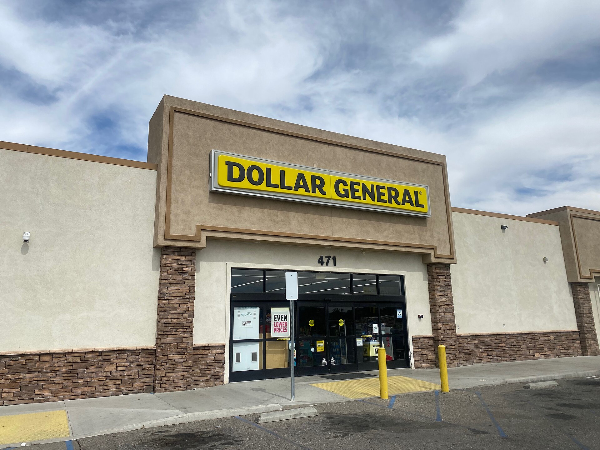 Dollar General storefront and entrance in Barstow, California.
