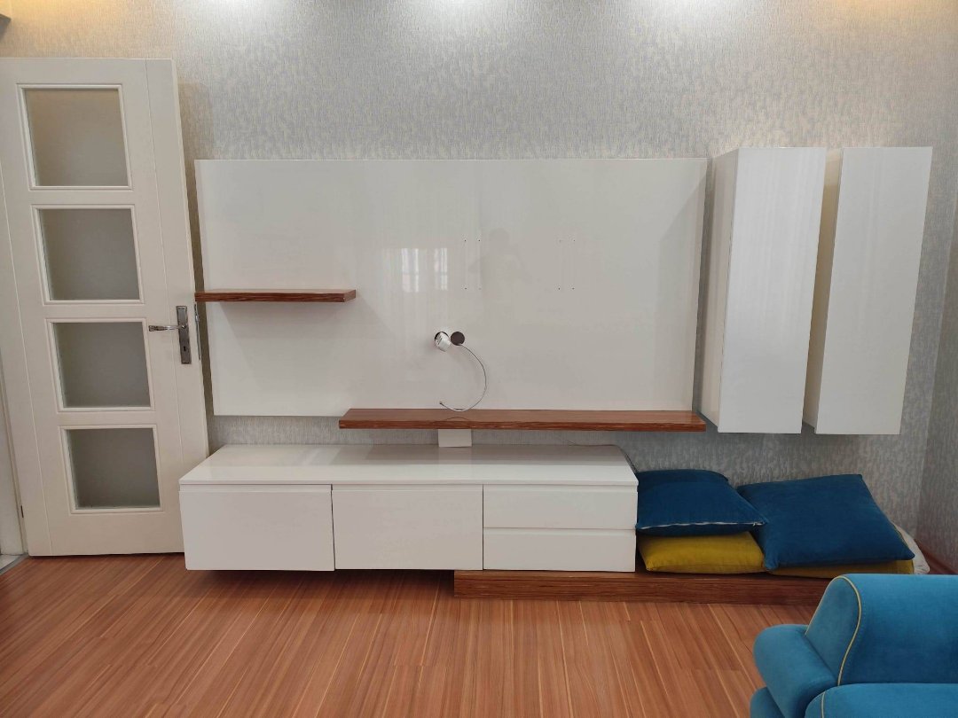LED Işıklı Modern TV Ünitesi – Temiz ve Yeni Ayarında - fotoğraf 2