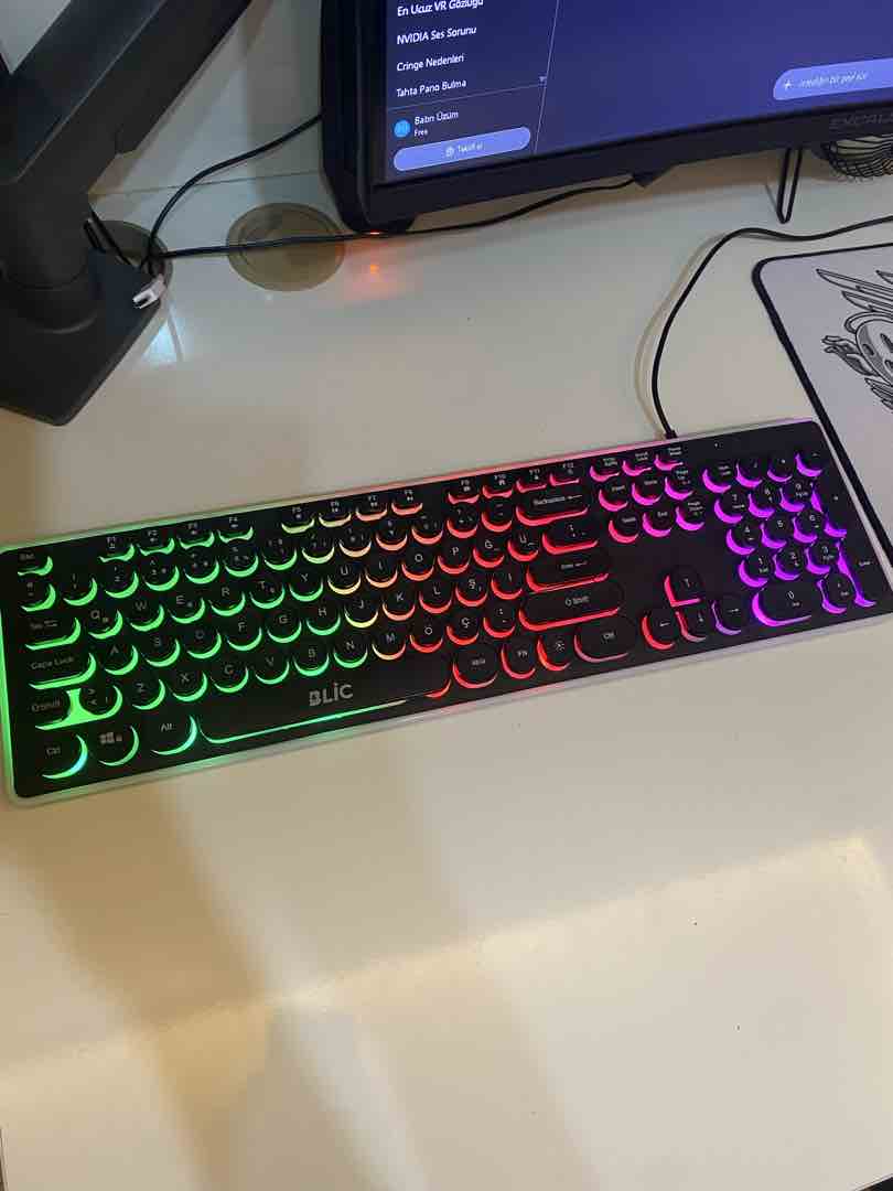 Sarftech BKB10 Oyuncu Klavyesi