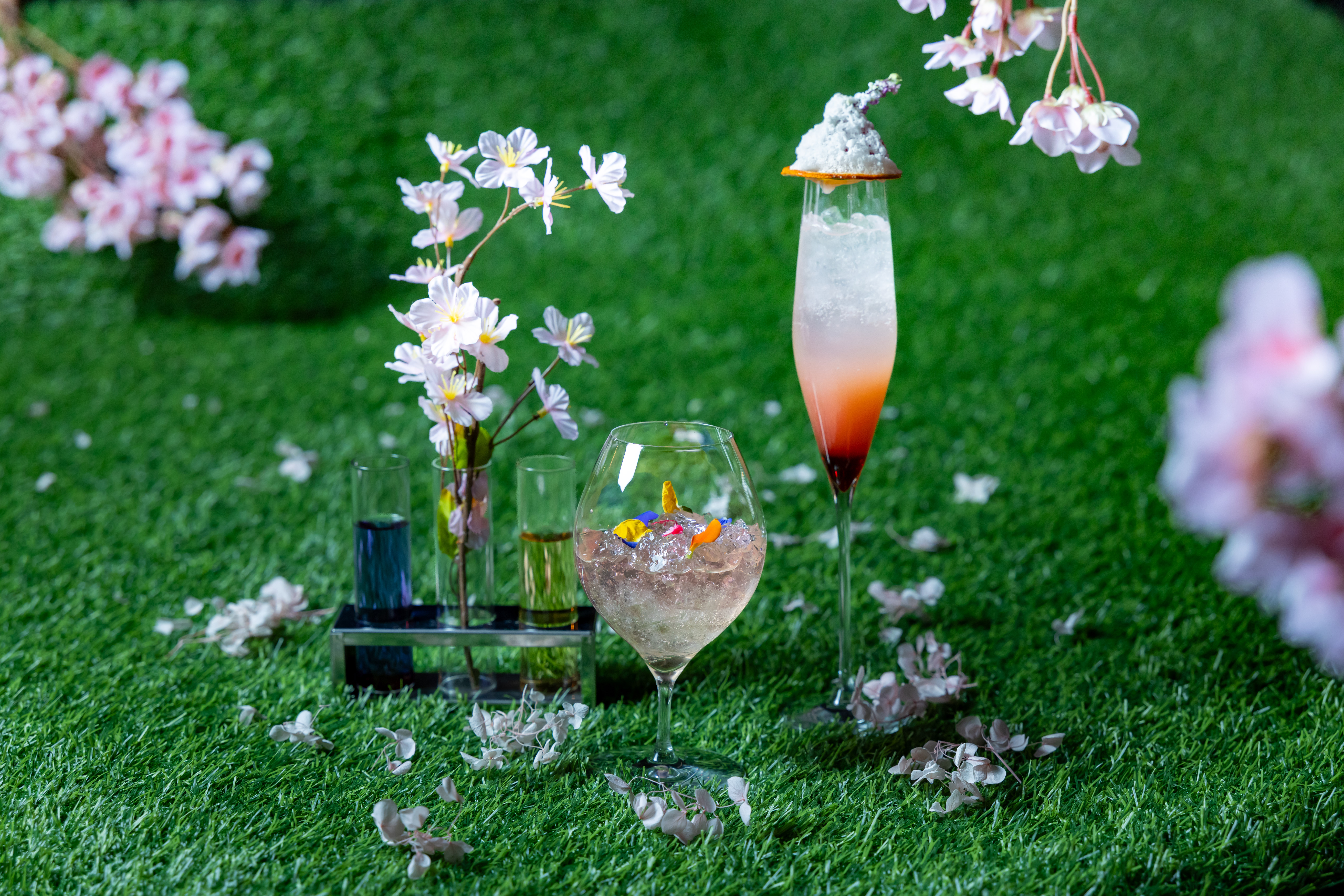 LIVELY BAR STYLEで春を満喫するカクテルを