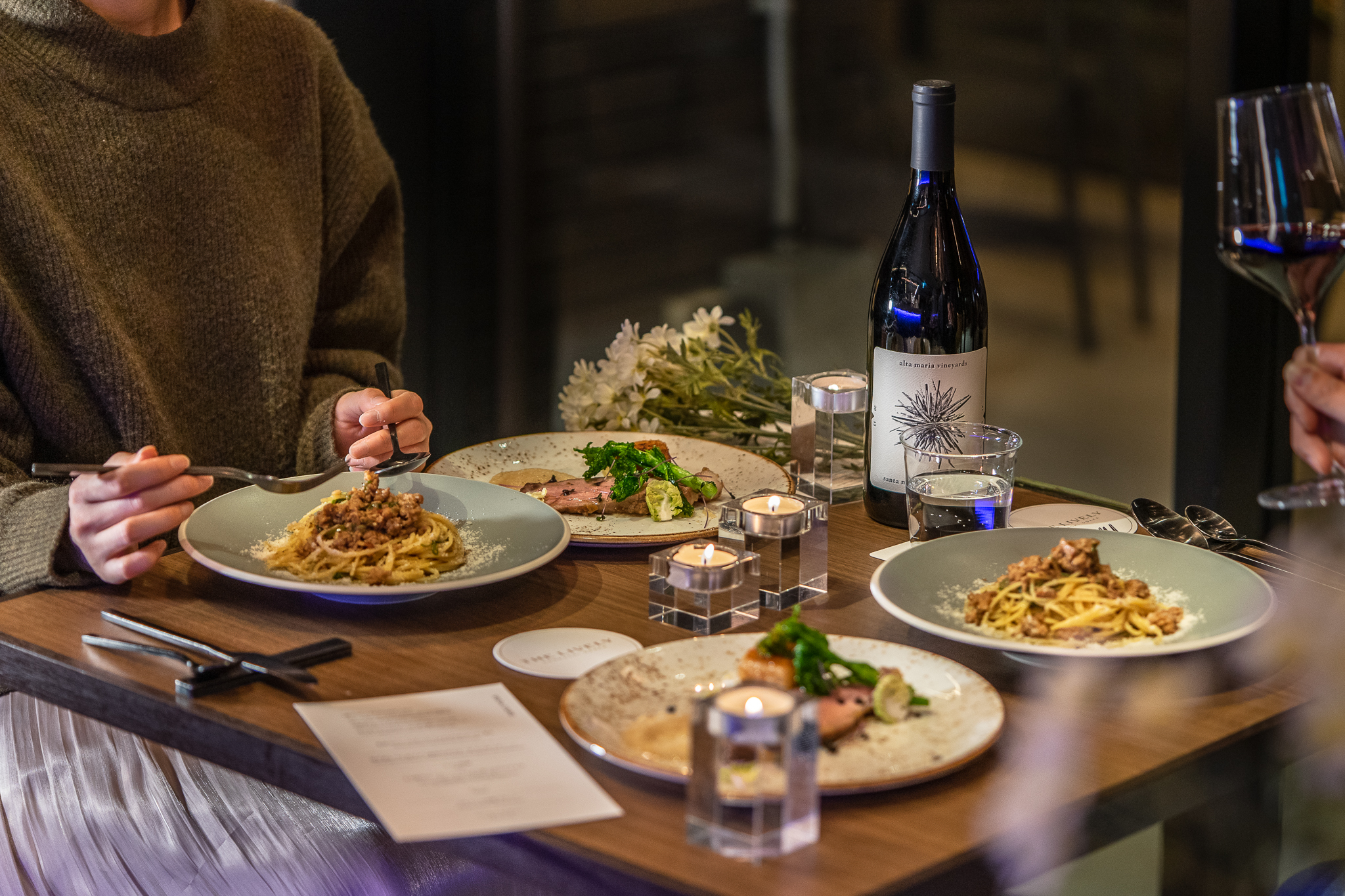 ホテルダイニングで特別な夜を。本格ディナーコースをご用意