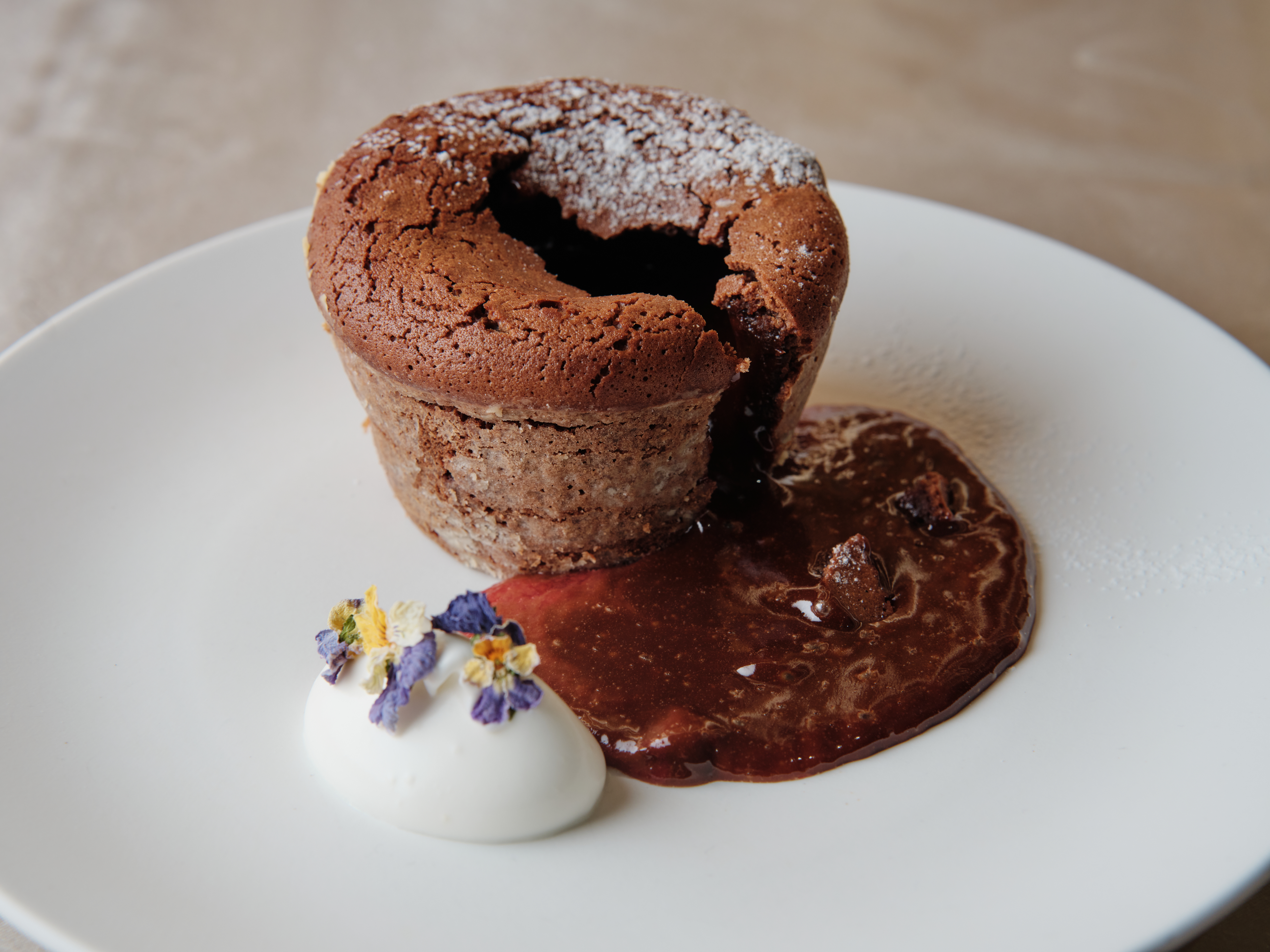 モワールショコラ フランボワーズ風味 お花のクレームシャンティ