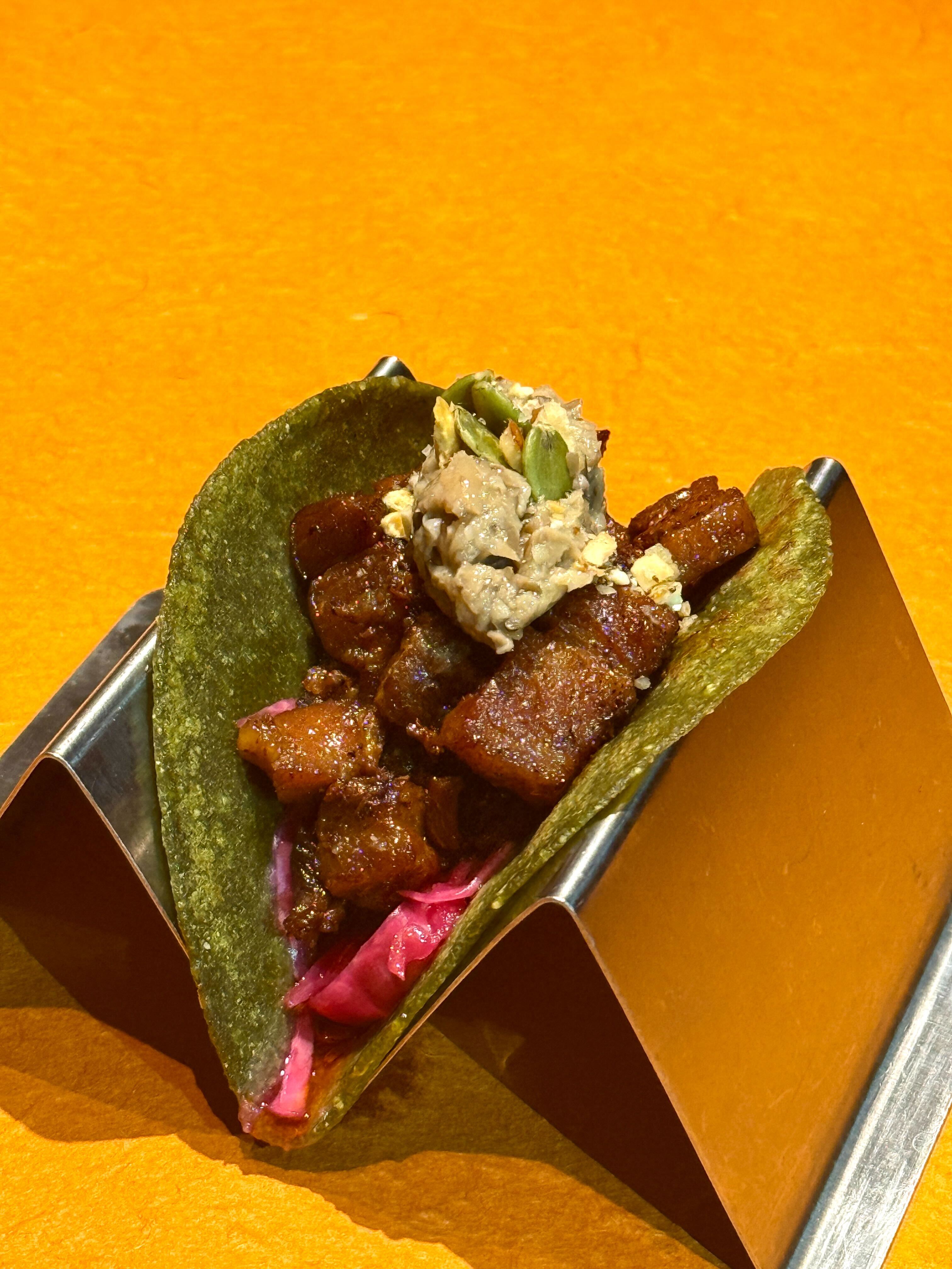 【秋限定】季節のタコス「きのこと木の実カルニタス」🍁