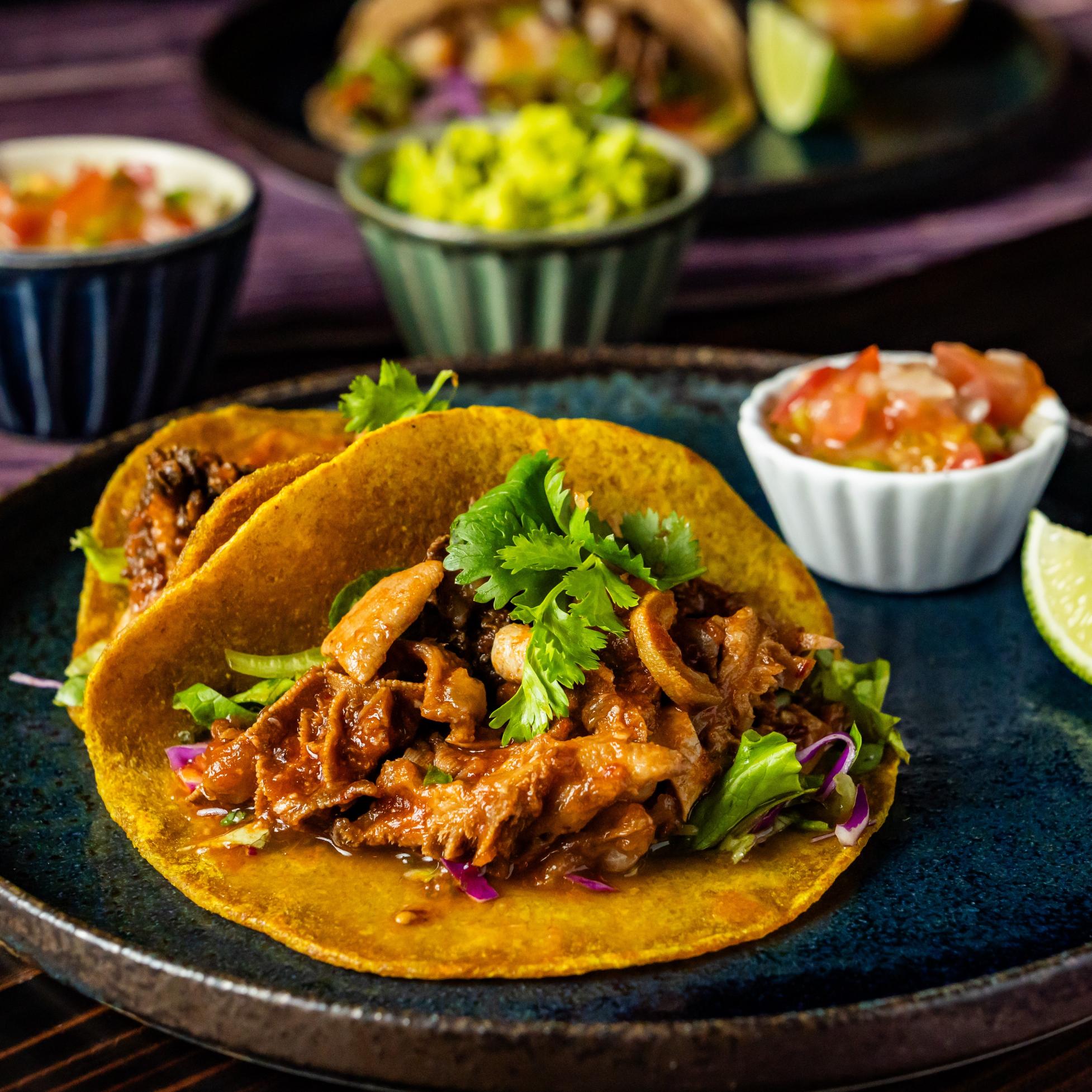 沖縄×メキシカンの新定番🌮クセになる牛モツタコス