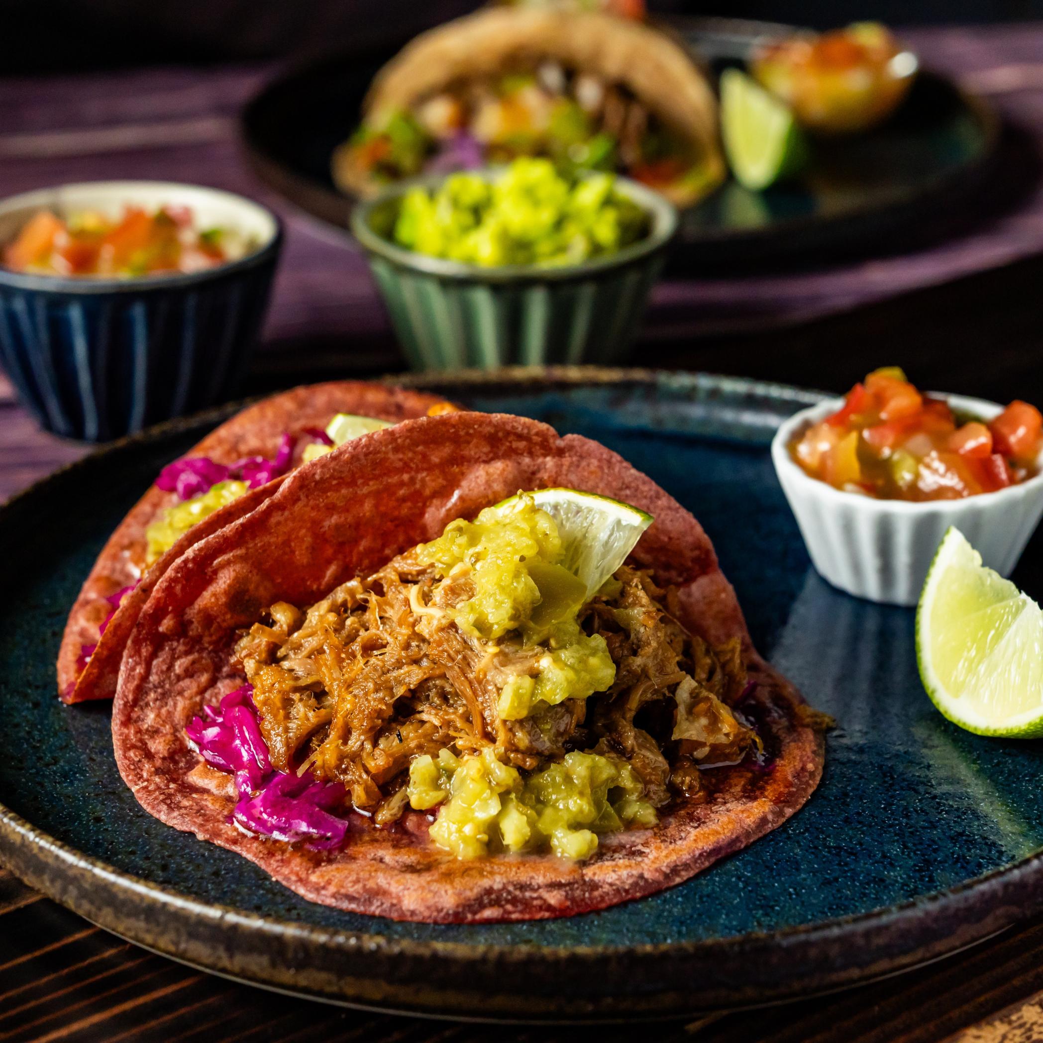 とろける豚肉×那覇タコス🌮昼飲みにも最高な一皿
