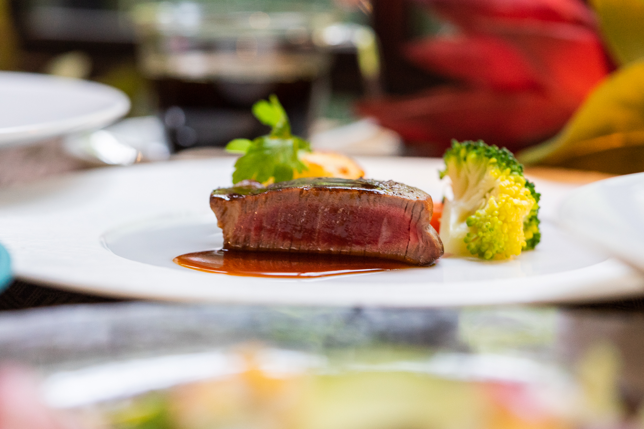 北海道産肉の旨みを引き出すシェフの技