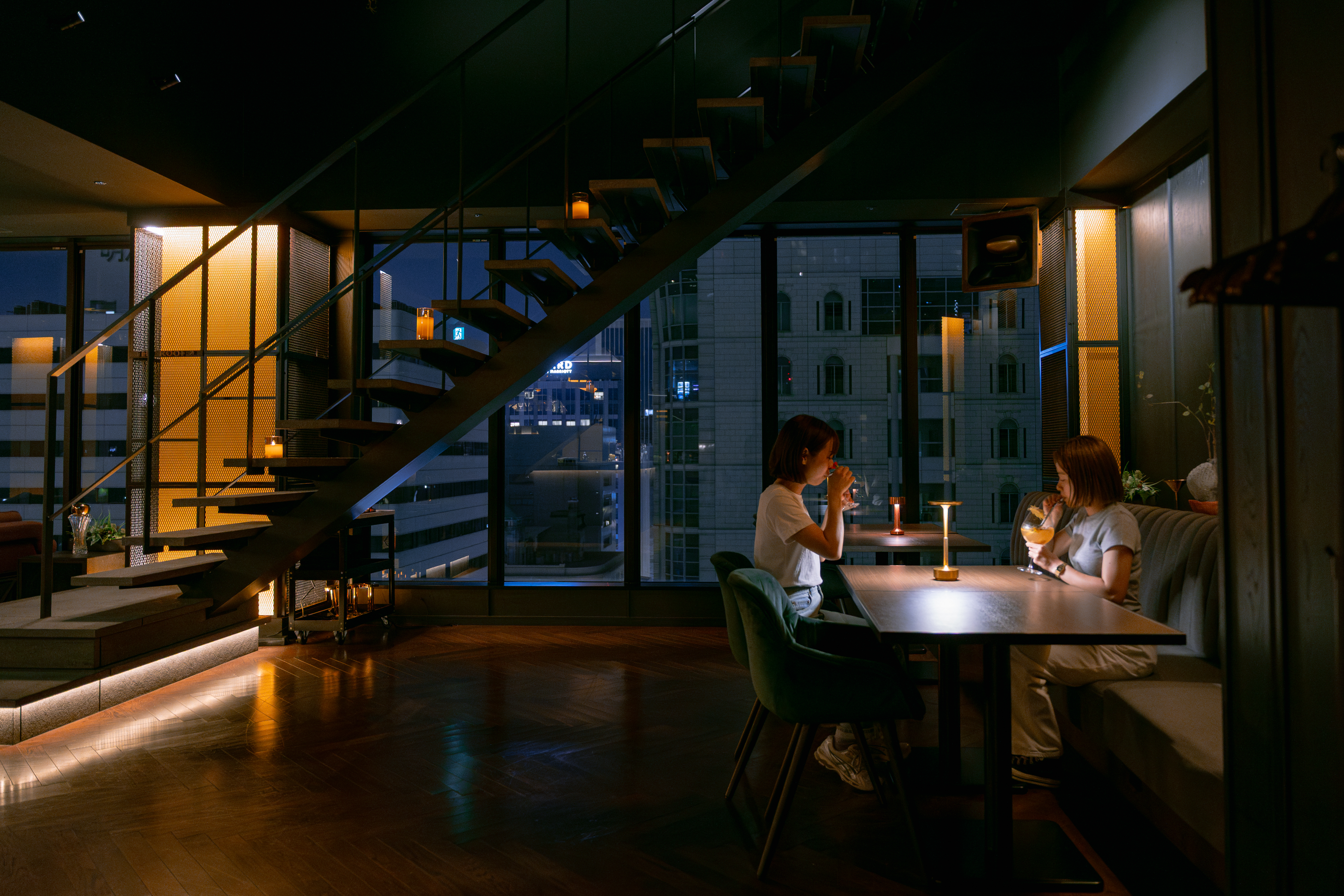 ホテル最上階で愉しむ、特別なバー体験