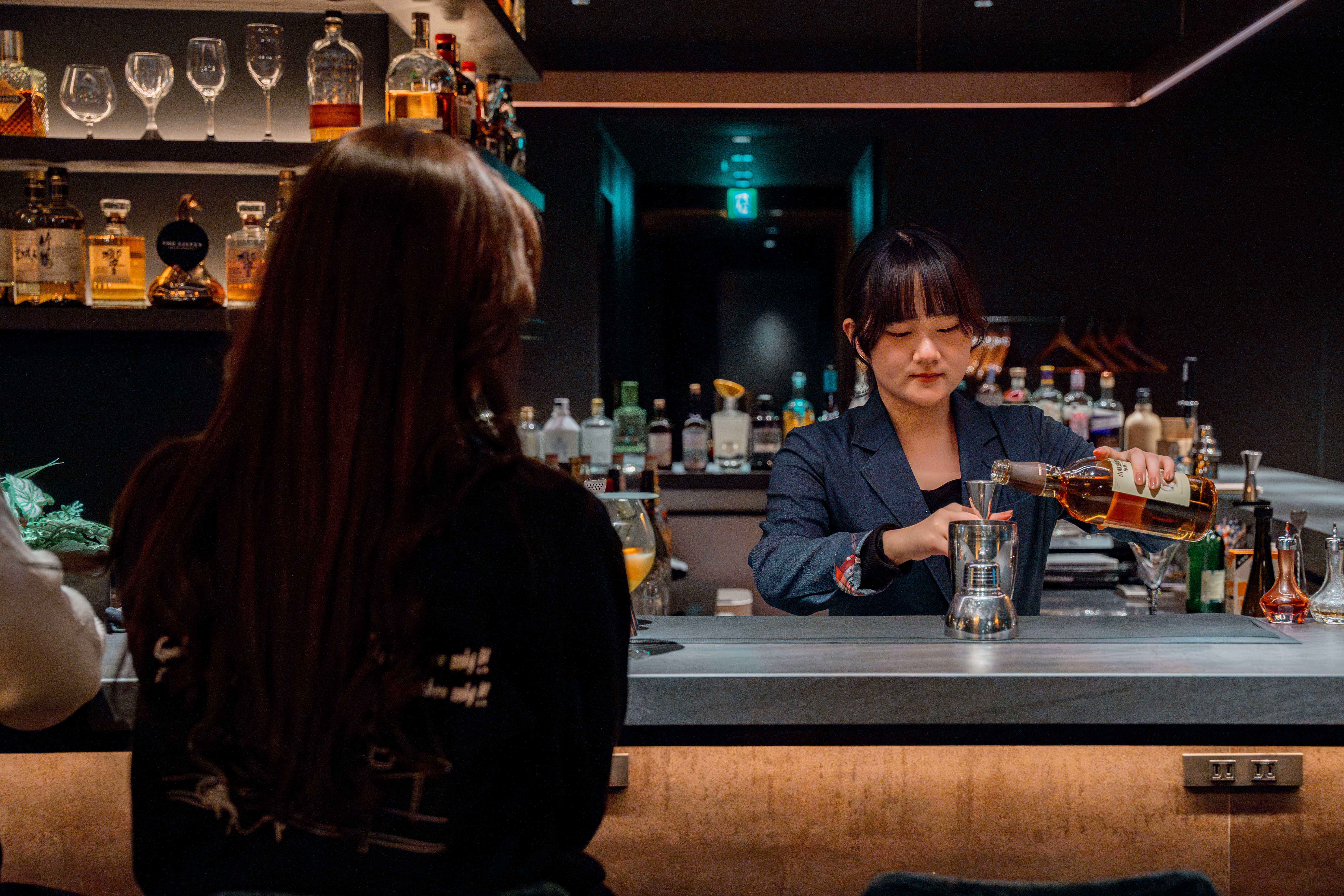 五感で味わうアートな一杯。シグネチャーカクテルで彩る夜。