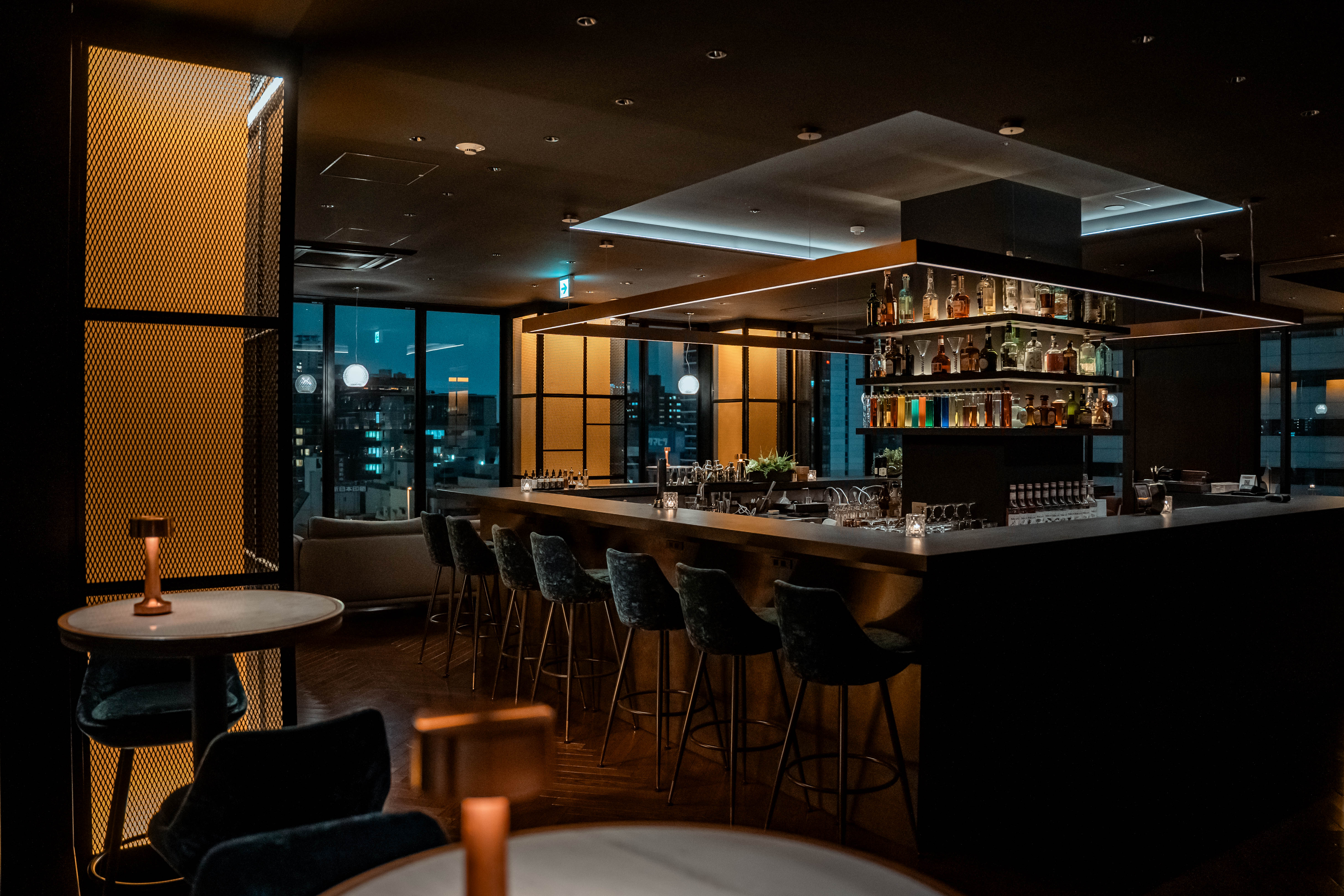 【忘年会】最上階テラス付きバーを貸切！大阪の夜景と過ごす非日常パーティ