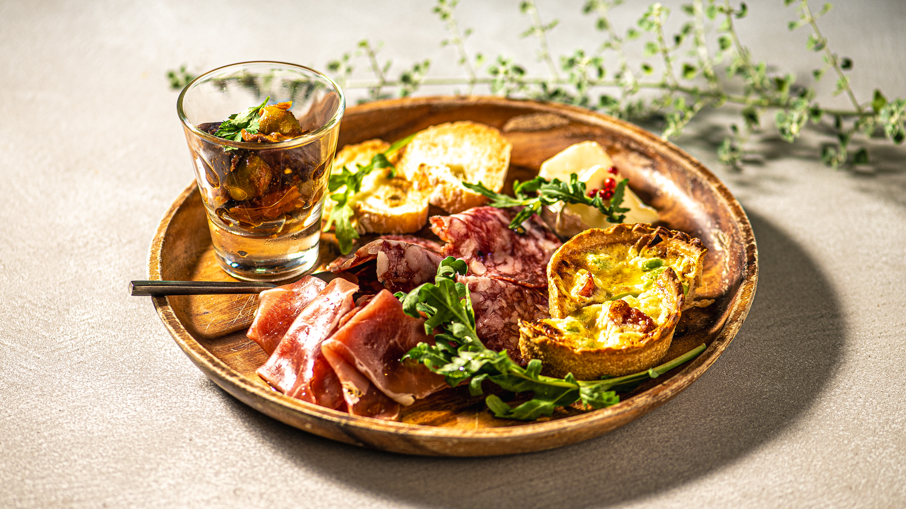 前菜盛り合わせでslashの人気メニューを丸ごと満喫!