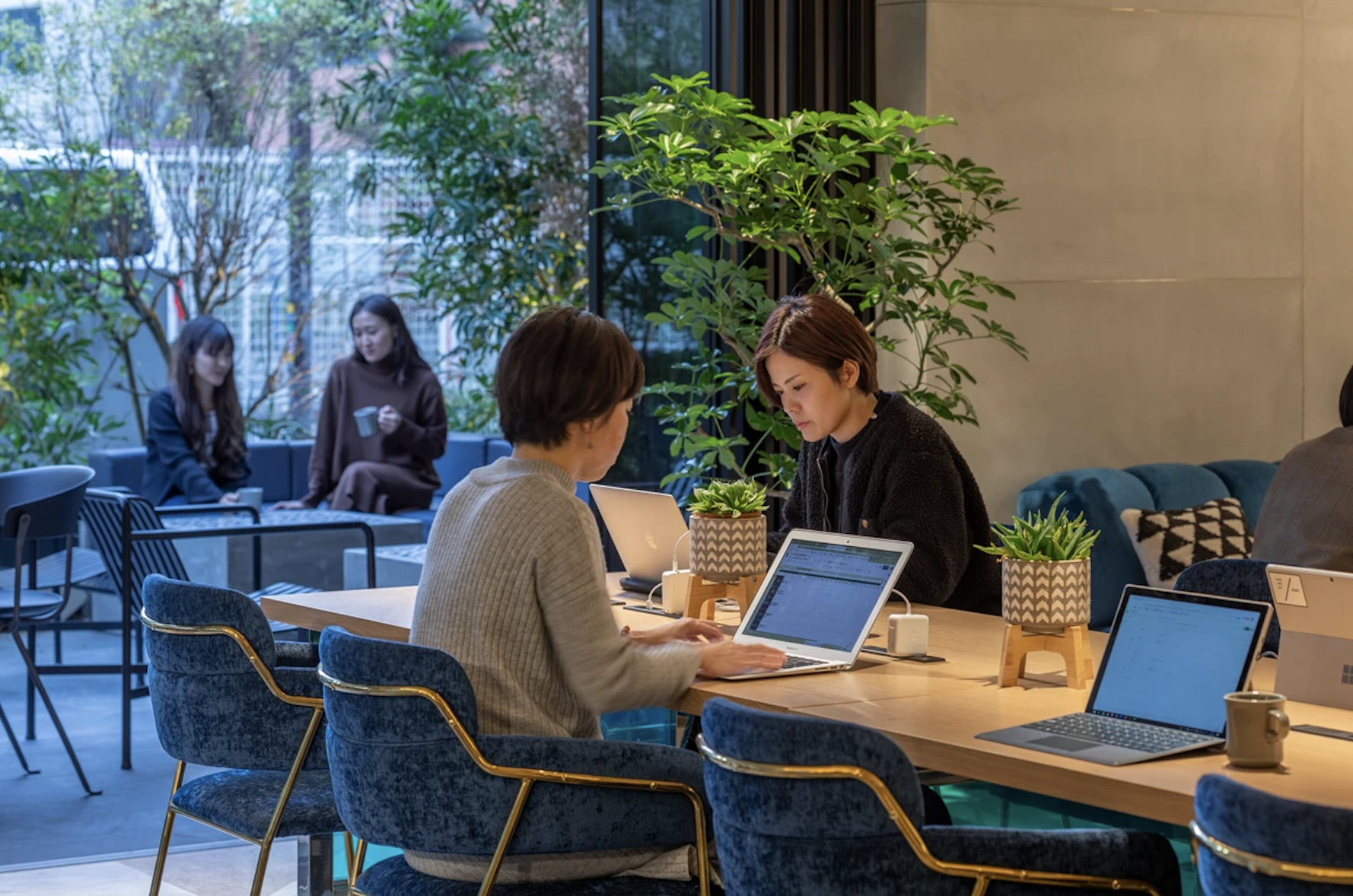 川崎駅近の穴場カフェ。リモートワークや打ち合わせに最適な「ホテルラウンジ」活用術